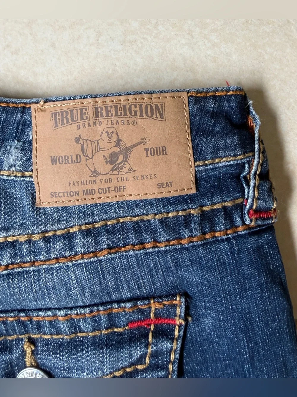 True Religion Women's Mid-Rise Cut-off Big T Shorts MidWash Size 32